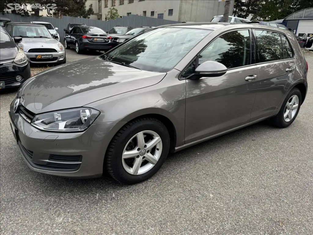 Volkswagen Golf, 1,2 krásný stav+Zmni pneu - fotka 3