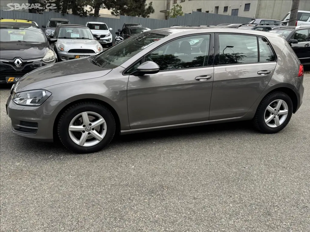 Volkswagen Golf, 1,2 krásný stav+Zmni pneu - fotka 4