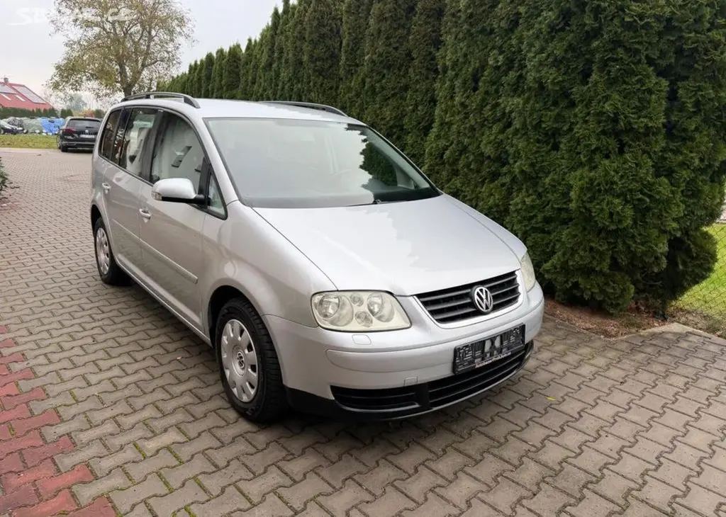 Volkswagen Touran 1,6FSi Nová STK,Tažné, servika - fotka 3