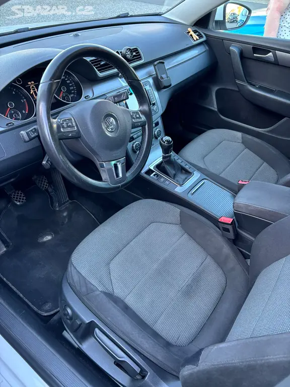 VW Passat B7, 2.0 TDI 130kW Navigace - fotka 5
