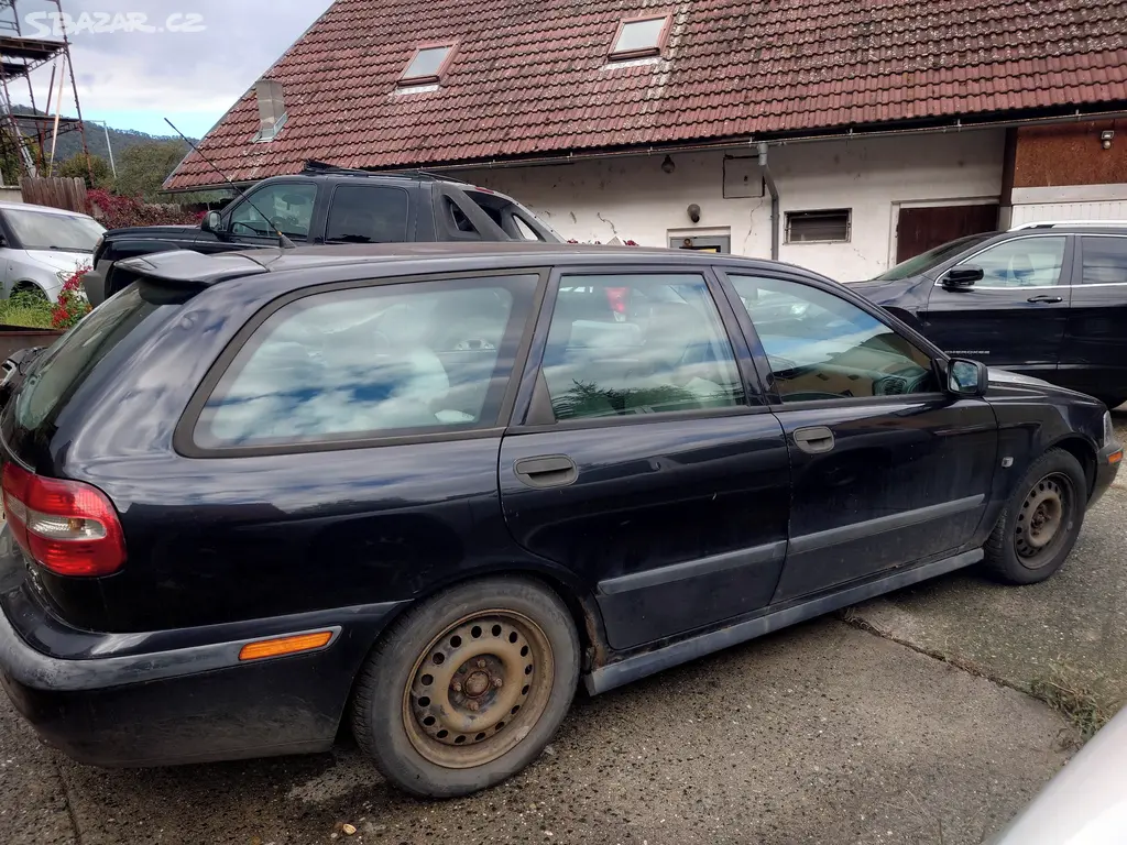 Volvo V40 1.9 D [telefon skryt] Km stk 3/27 Tažné. - fotka 3