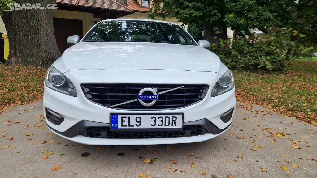 Volvo V60 D6 Plug-in Hybrid R-DESIGN - fotka 5