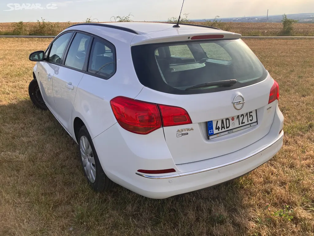 Opel Astra 1.7 CDTI 2014 servisována - fotka 5