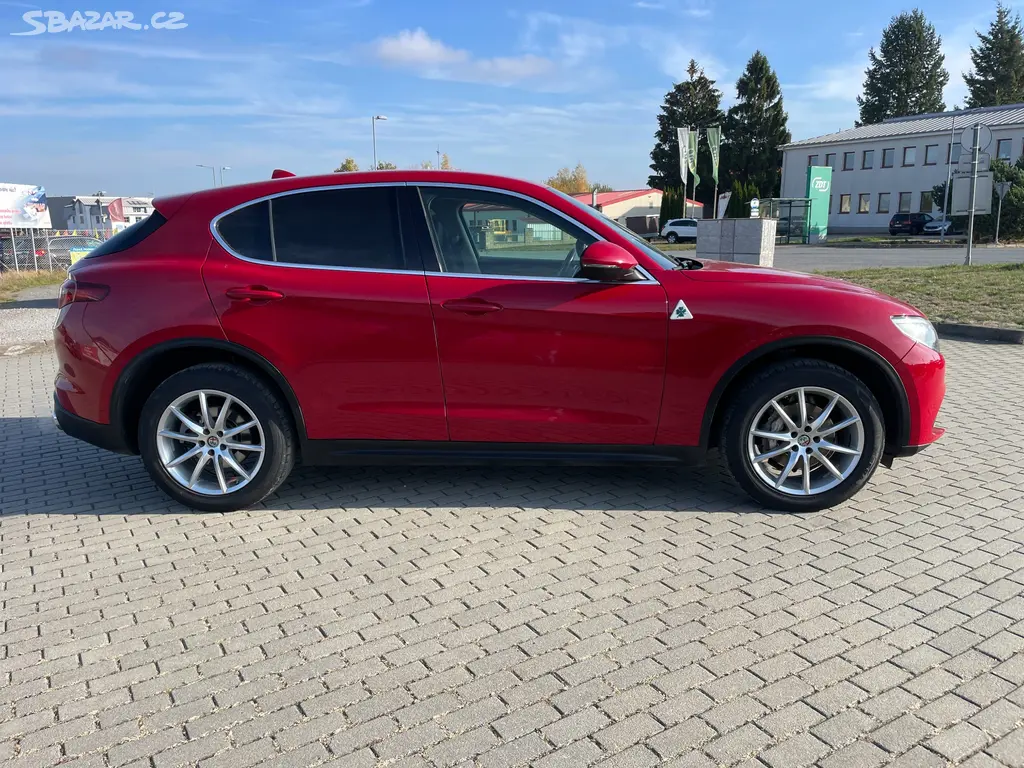 Alfa Romeo STELVIO 2,0Turbo 280k Q4 AT8 4x4 Tažné - fotka 5