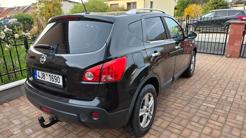 Nissan Qashqai 1.6 benzín, rok 2009, STK 5/2028 - fotka 2