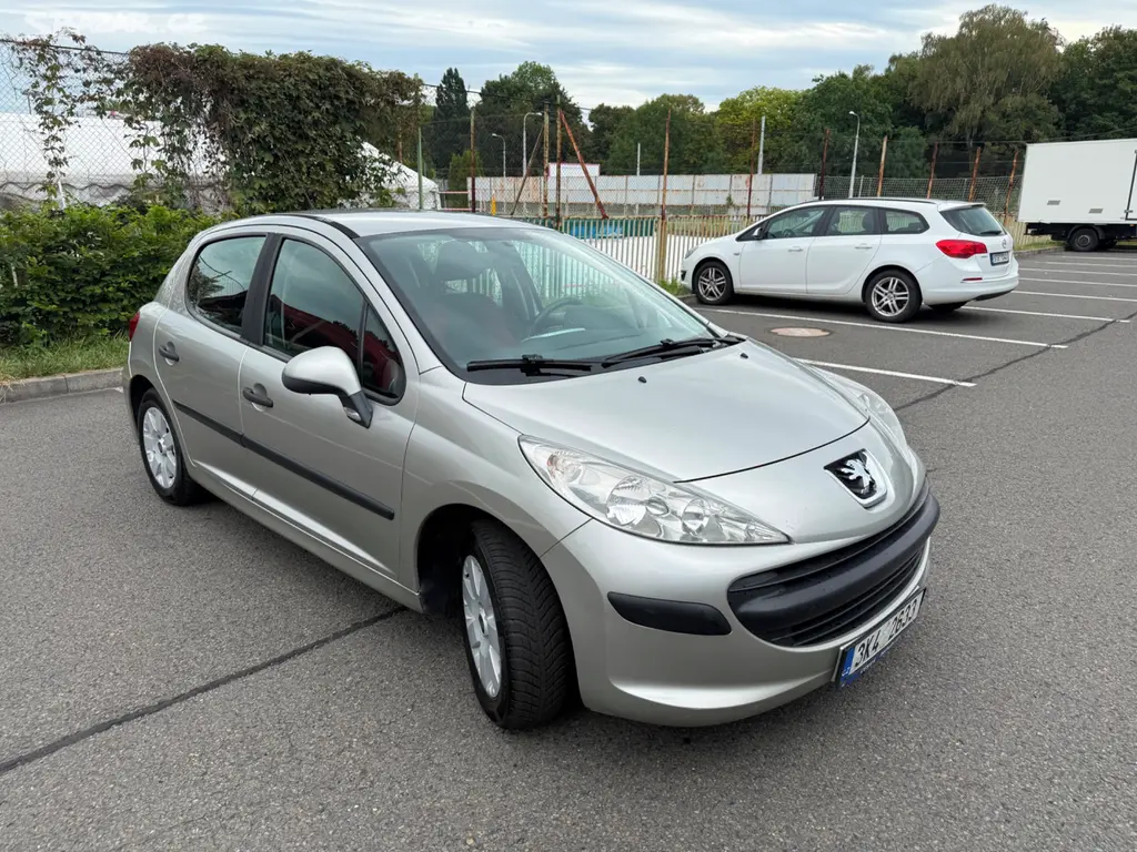 Peugeot 207 1,4 HDi 50kW rok 2009 Klima - Tažné - fotka 4