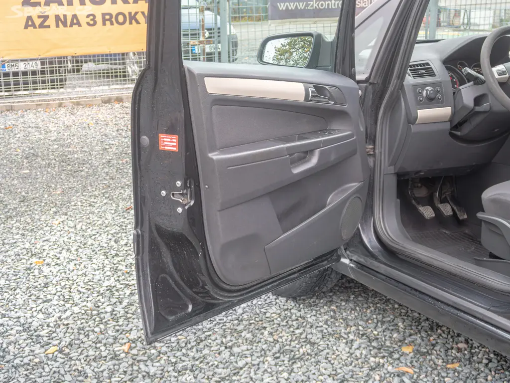 Opel Zafira 1.9D 88KW - 7 sedadel - fotka 3
