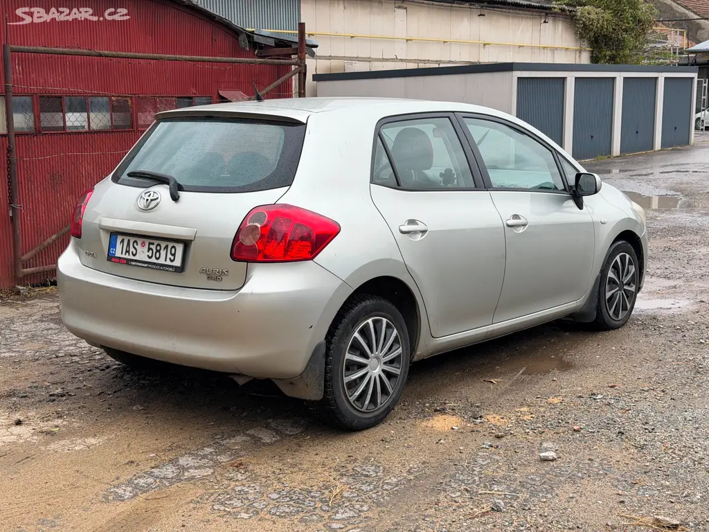 Toyota Auris 2.0 D-4D - fotka 2