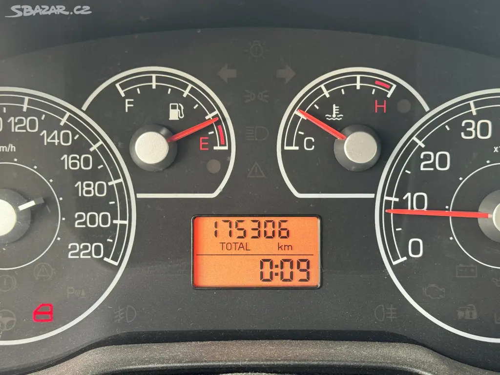 Fiat PUNTO 1.4i 57KW KLIMA 2007 - fotka 3