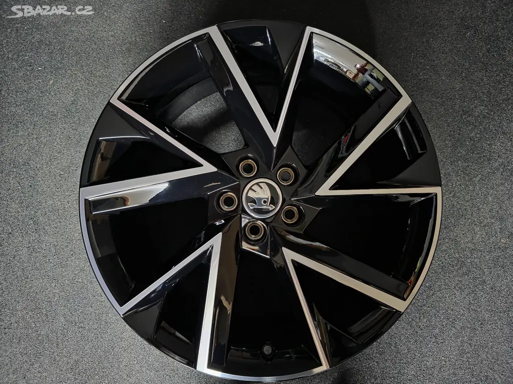 Škoda Fabia 3 Rapid Alu kolo 18 6V0601025K 1 Ks
