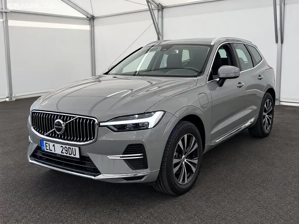 Volvo XC60 T6 AWD RECHARGE [telefon skryt]km ČR 1maj