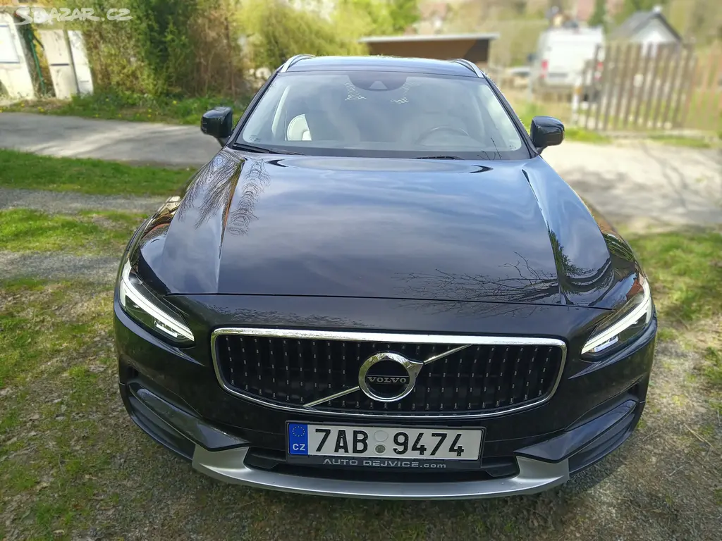Volvo V90 Cross Country 2.0 D5, 173 kW, nafta - fotka 5