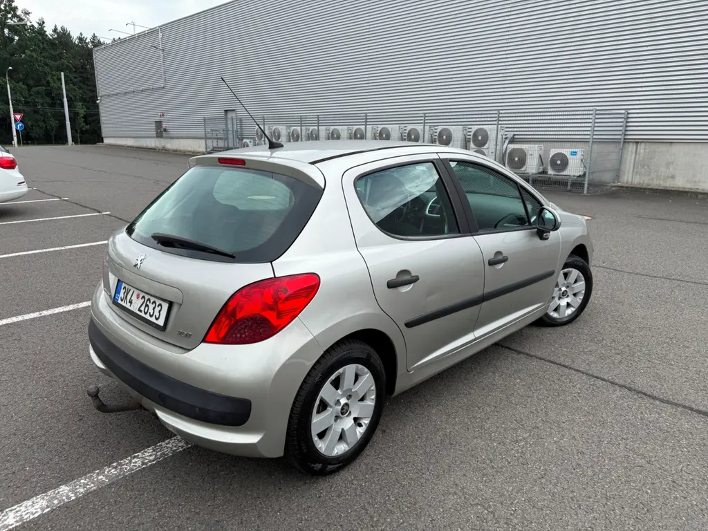 Peugeot 207 1,4 HDi 50kW rok 2009 Klima - Tažné - fotka 3