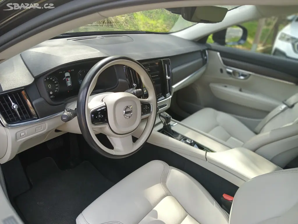 Volvo V90 Cross Country 2.0 D5, 173 kW, nafta - fotka 4