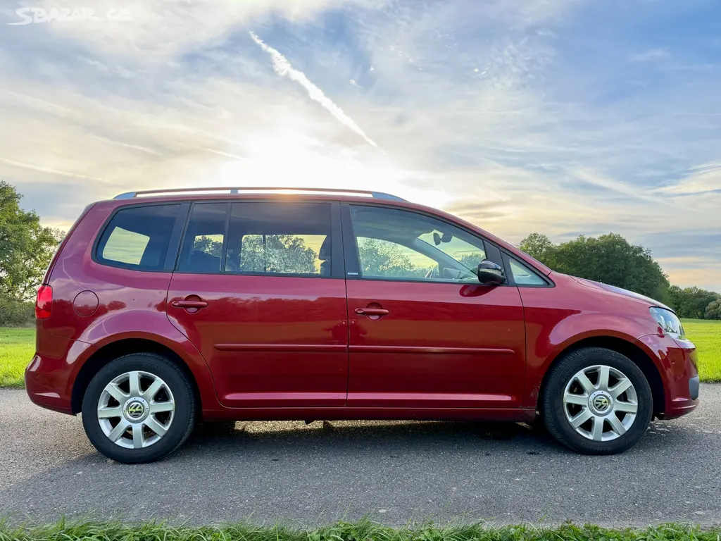 Volkswagen Touran 1.6 TDi Style, TZ, 7 míst - fotka 6