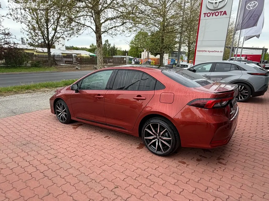 Toyota Corolla, 1.8L Hybrid 140 koní 4x2 GR - fotka 5
