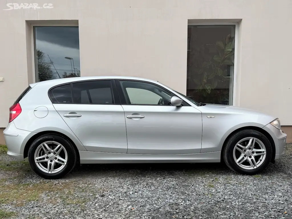 BMW Řada 1, 116i 90kW, pěkný stav - fotka 6