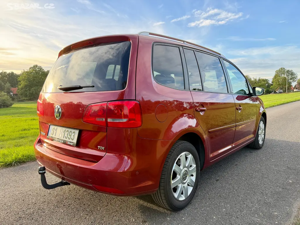 Volkswagen Touran 1.6 TDi Style, TZ, 7 míst - fotka 4