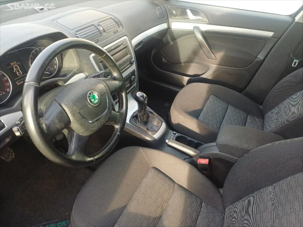 Škoda Octavia, 2,0 TDI kombi - fotka 6
