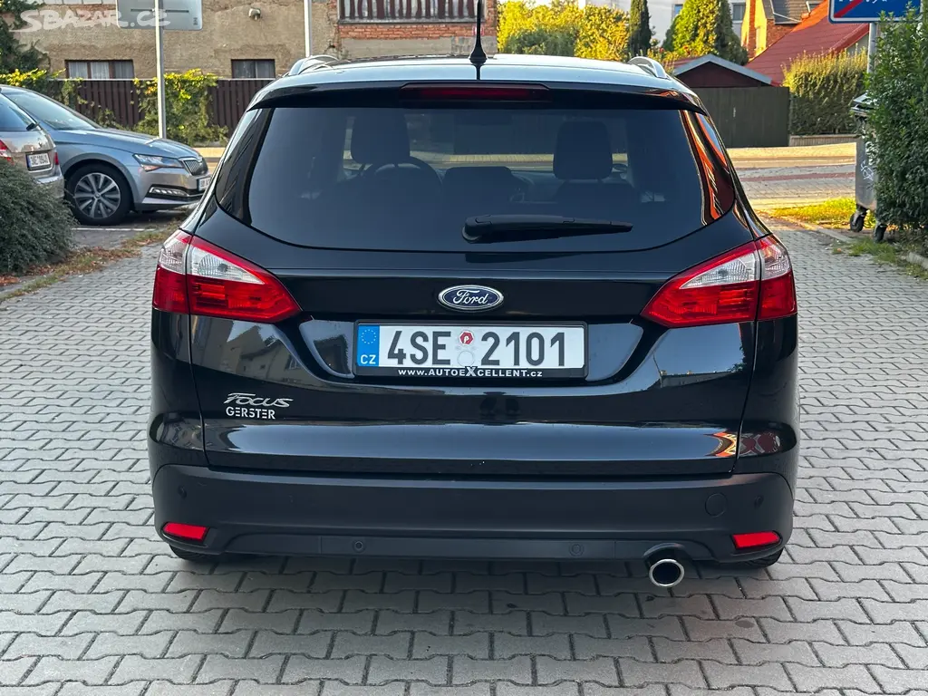 Ford Focus 1.6 16V 110kW Titanium Navi Xenon Tažné - fotka 6