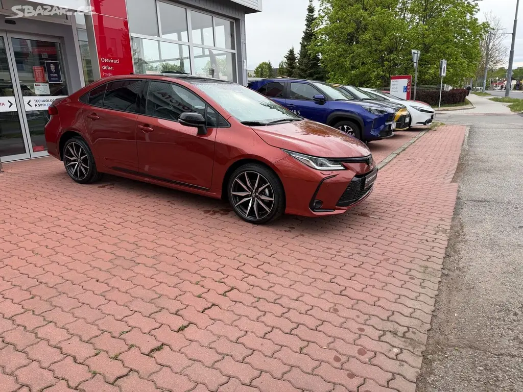 Toyota Corolla, 1.8L Hybrid 140 koní 4x2 GR - fotka 3