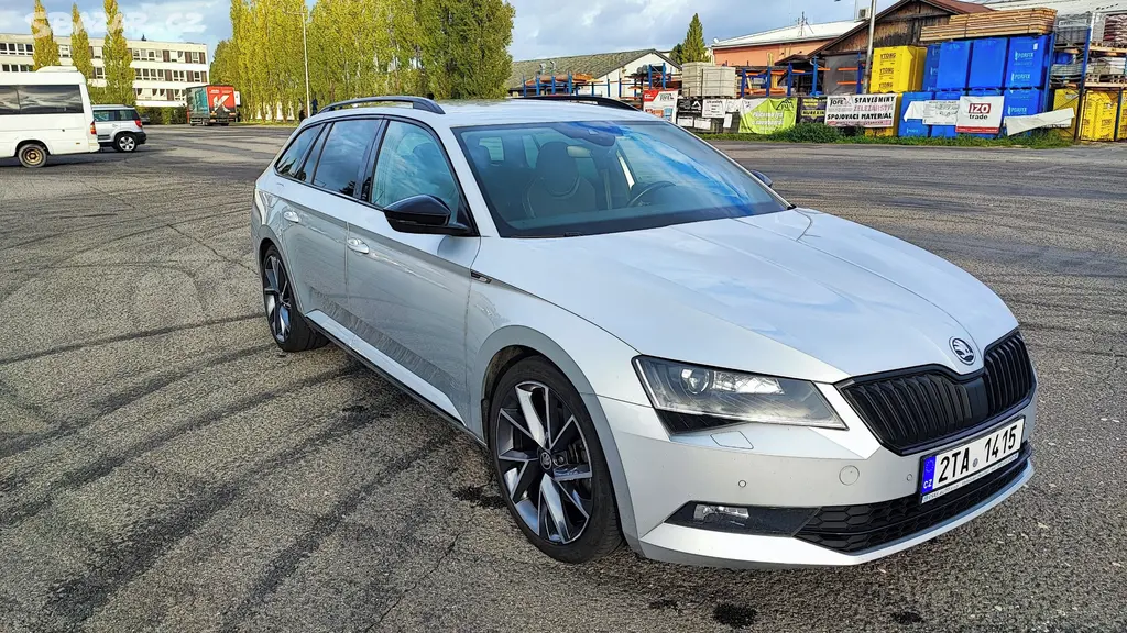 Škoda Superb III Kombi SportLine 2.0TDI 110 kW DSG - fotka 3