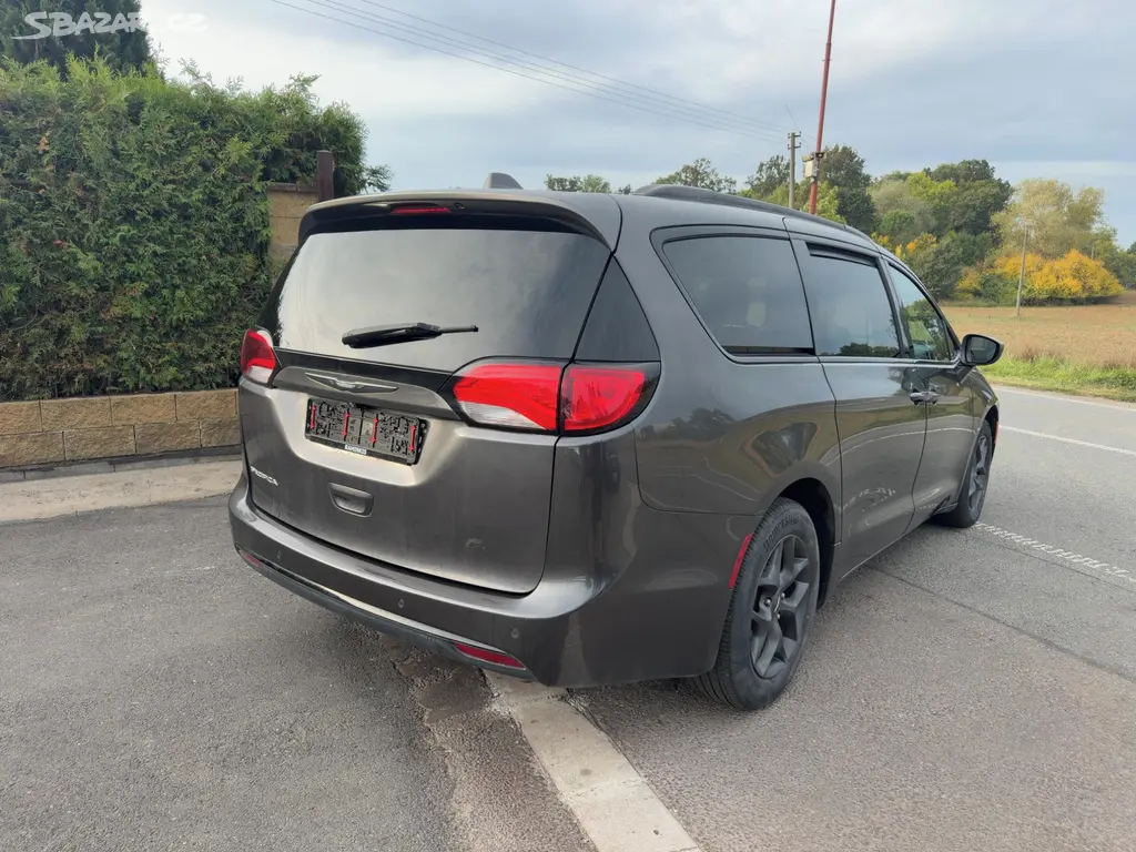 Chrysler Pacifica 3,6 L 8 míst S type 2019 - fotka 4