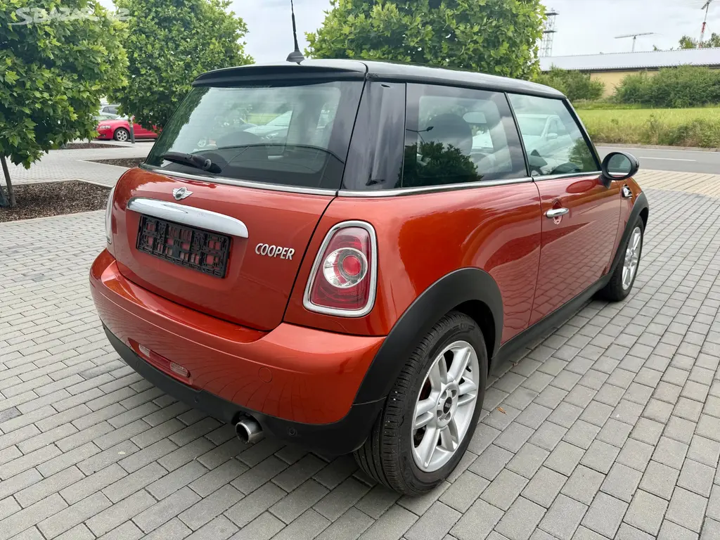 Mini COOPER 1.6 90kW R56 FACELIFT! - fotka 6