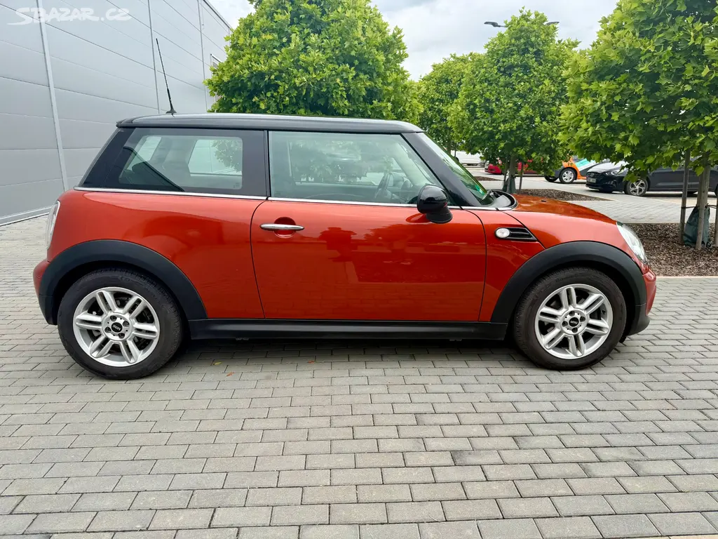 Mini COOPER 1.6 90kW R56 FACELIFT! - fotka 4