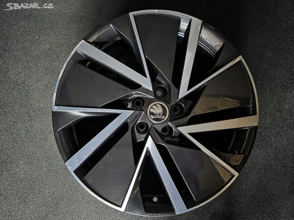 Škoda Superb 3 Alu kolo 19 Vega Aero 3V0601025BA