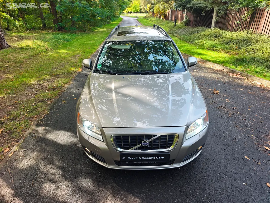 Volvo V70 2.4D5 136KW,manuál,AWD,tažné,servis Volv