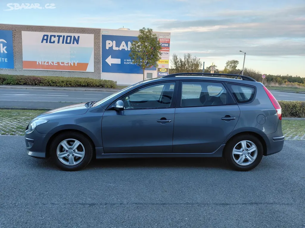 Hyundai i30, 1.6CRDI 85KW,SPOLEHLIVÉ,PĚKNÉ - fotka 4