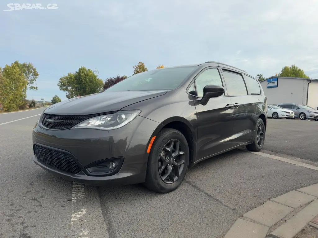 Chrysler Pacifica 3,6 L 8 míst S type 2019 - fotka 2