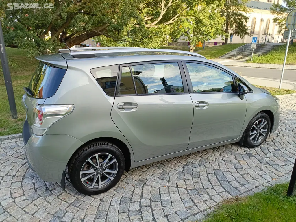 Toyota Verso 1.8 benzin AUTOMAT 7mist - fotka 6