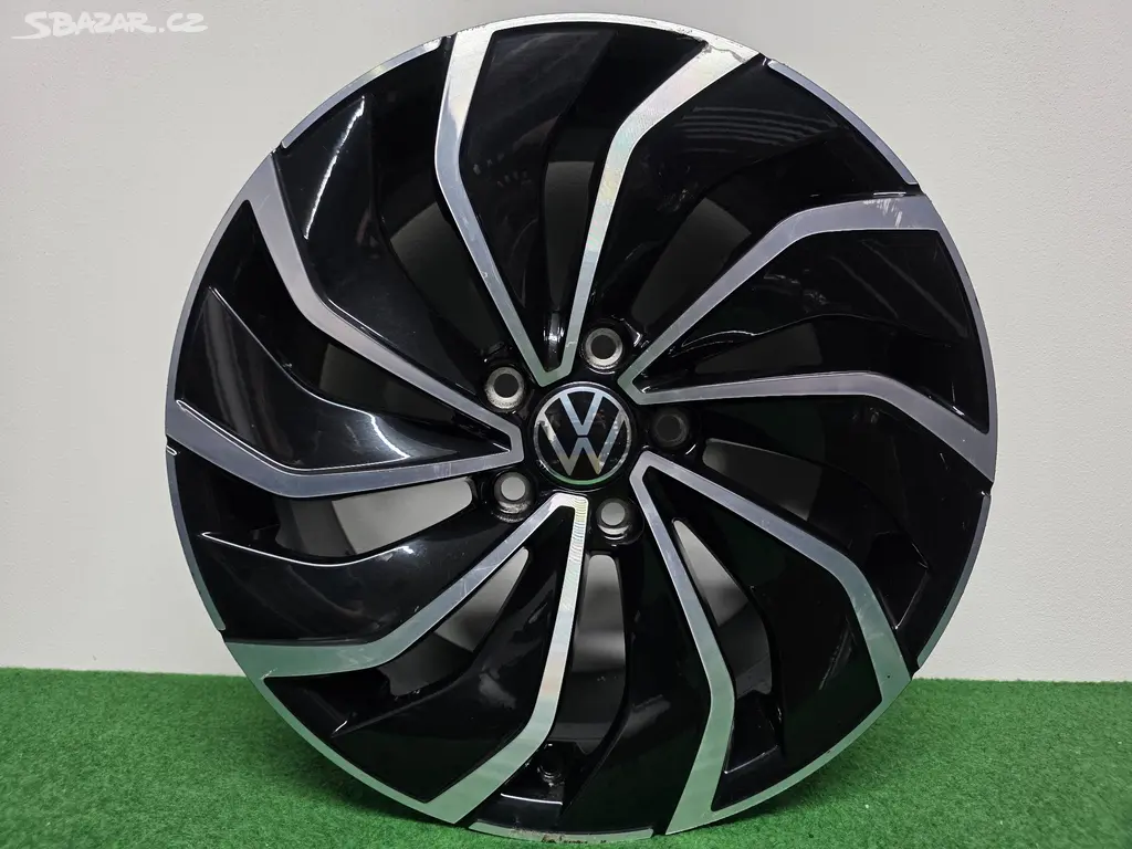 VW Golf 8 Alu kola 17 Ventura 5H0601025D sada