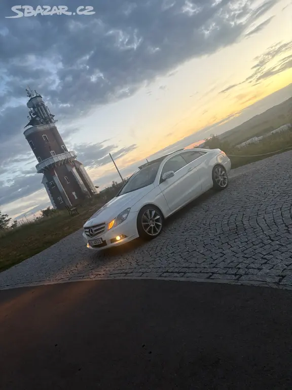 Mercedes E350 CDI Coupe W207 2009 - fotka 3