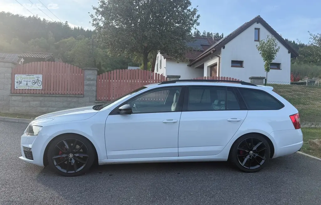 Škoda OCTAVIA 3 RS 2.0 TDI 135 kW DSG CHALLENGE - fotka 3