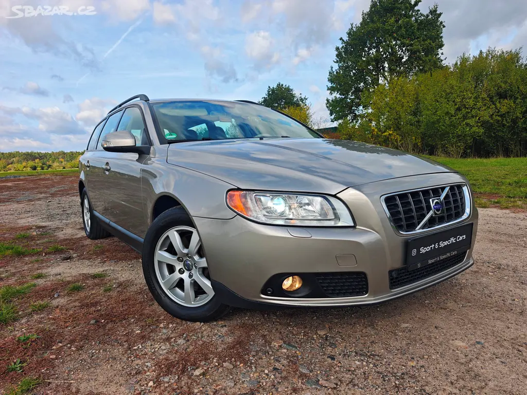 Volvo V70 2.4D5 136KW,manuál,AWD,tažné,servis Volv - fotka 2