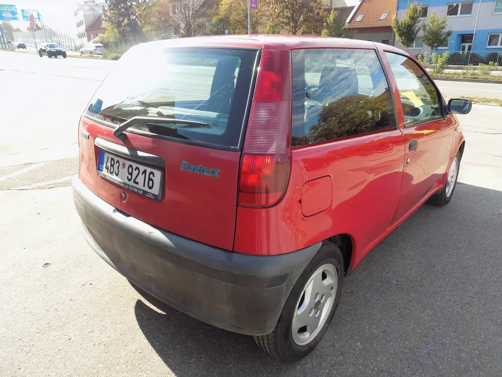 Fiat Punto 1.2I 54 KW SX CENTRÁL, KLIMA - fotka 3