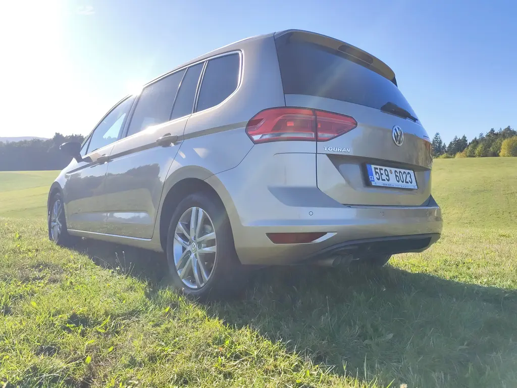 Volkswagen Touran 2.0 TDI 110 kW DSG, 7 míst - fotka 6