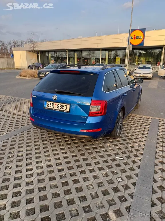Škoda Octavia 2,0 L&K 4x4 DSG TDI 135 kw - fotka 4