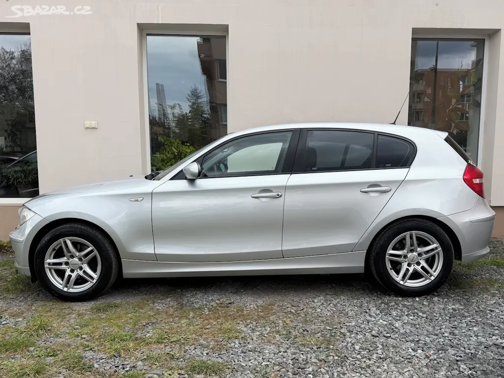 BMW Řada 1, 116i 90kW, pěkný stav - fotka 5