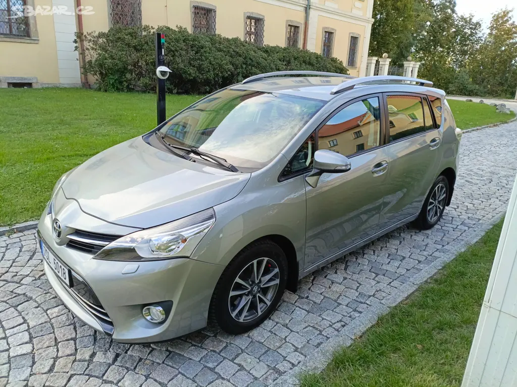 Toyota Verso 1.8 benzin AUTOMAT 7mist - fotka 2
