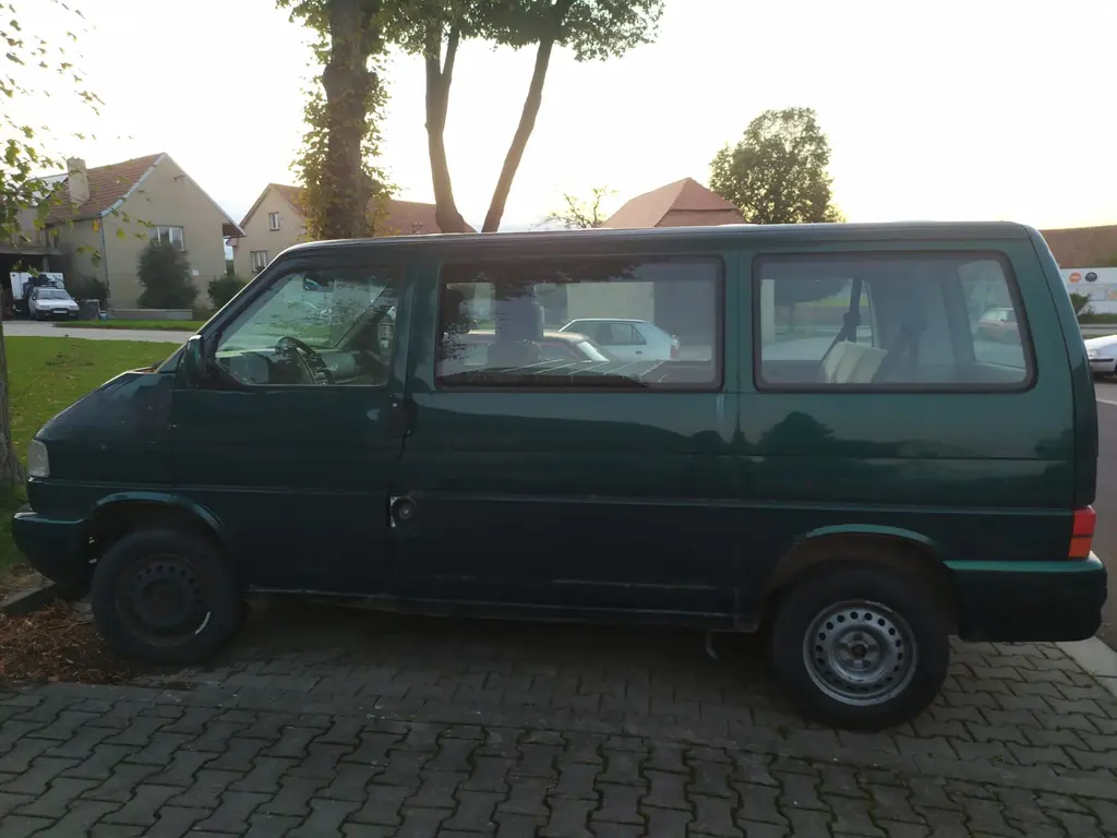 Volkswagen Transporter 2.5i (1997)-na opravu/díly
