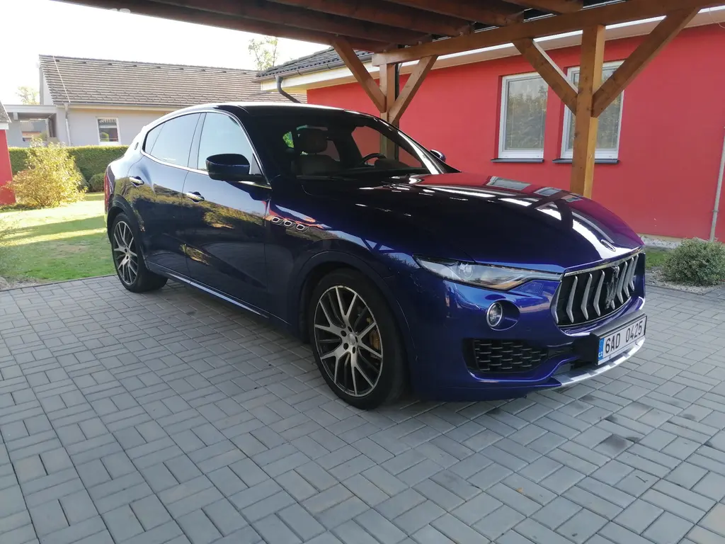 MASERATI LEVANTE 3.0d V6 Ermenegildo.Zegna r.-2017 - fotka 2