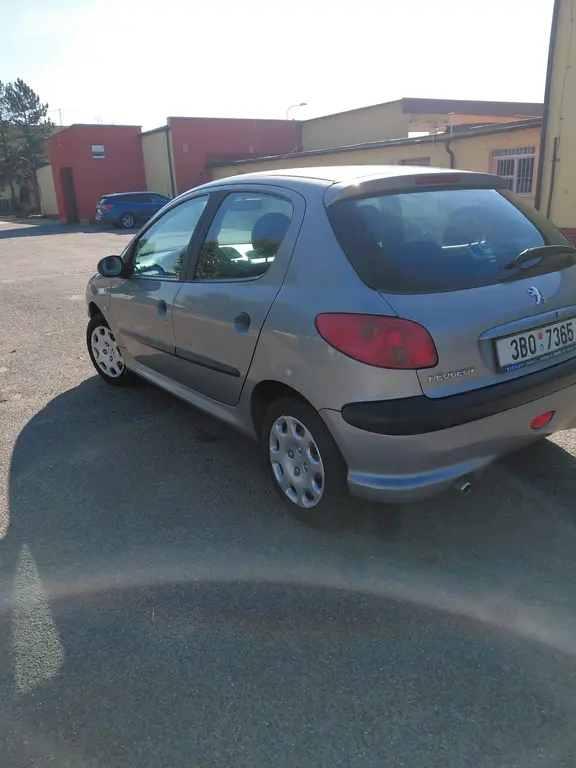 Peugeot 206, 1.1i 44kW - fotka 4