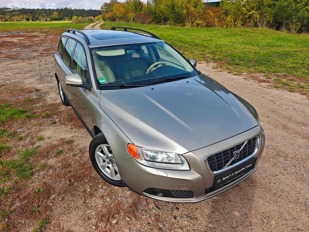 Volvo V70 2.4D5 136KW,manuál,AWD,tažné,servis Volv - fotka 3