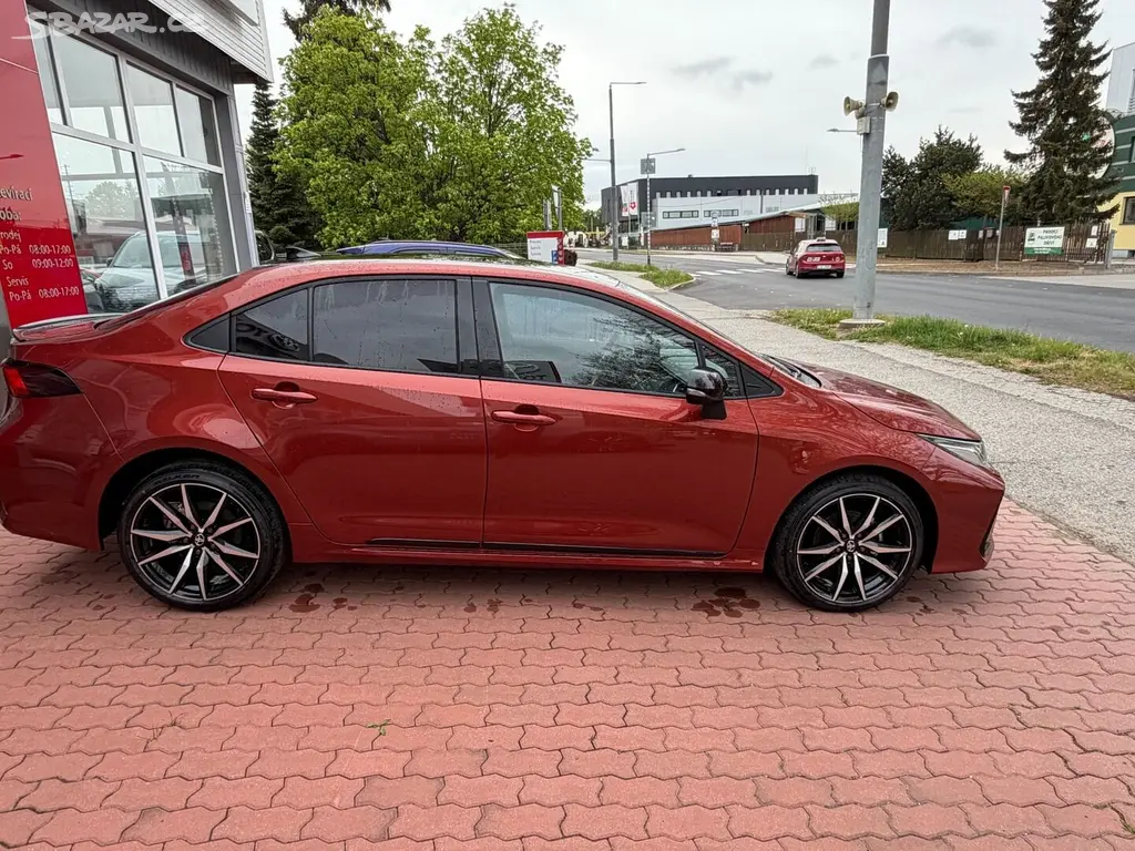 Toyota Corolla, 1.8L Hybrid 140 koní 4x2 GR - fotka 6