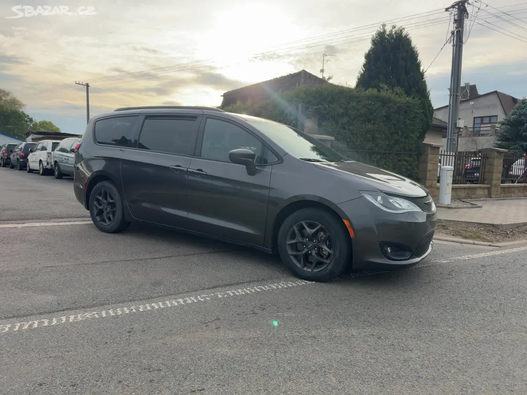 Chrysler Pacifica 3,6 L 8 míst S type 2019