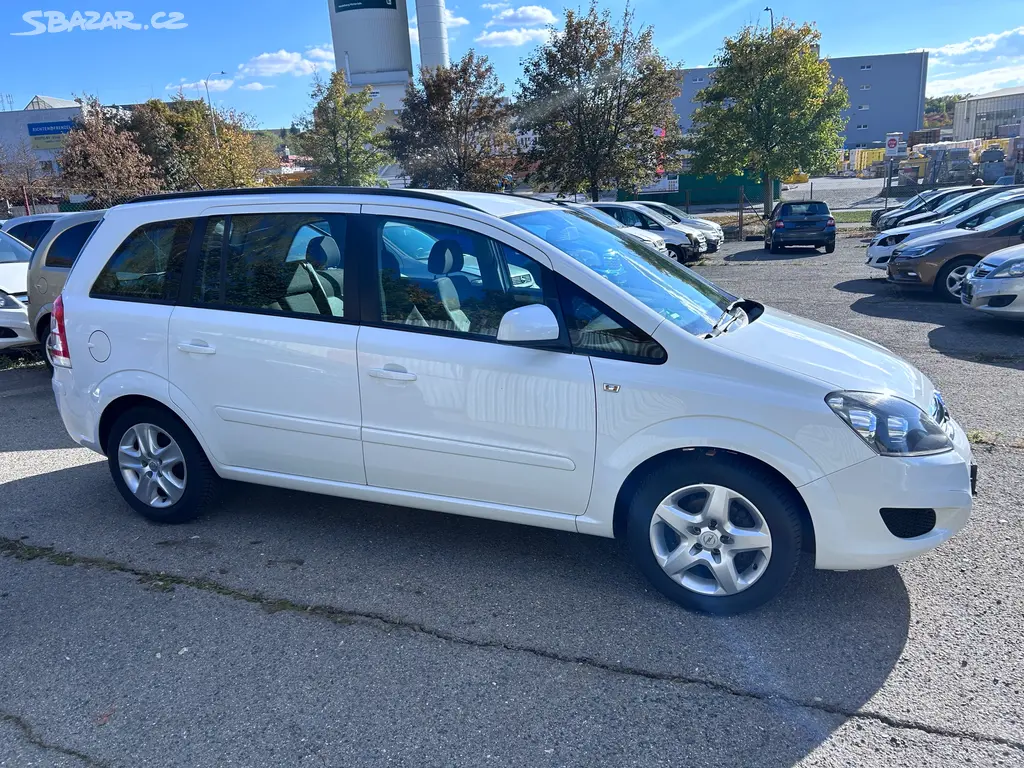 Opel Zafira, 1,8 16V, 7 míst - fotka 4